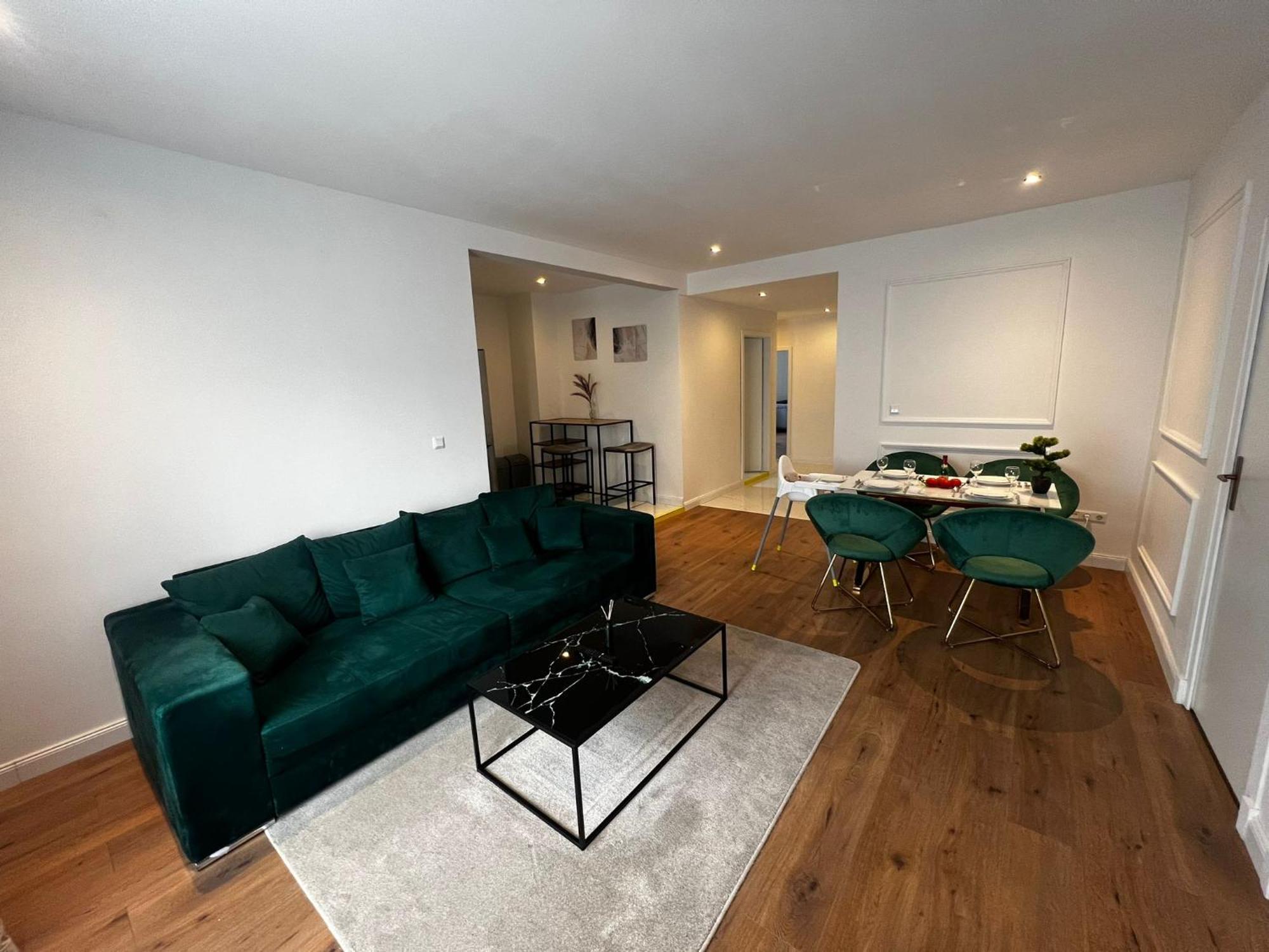 105 Quadratmeter Apartment, Parkplatz, Kinderfreundlich, 6 Personen, Wifi, Vollausgestattete Kueche, Crimmitschau Exterior photo